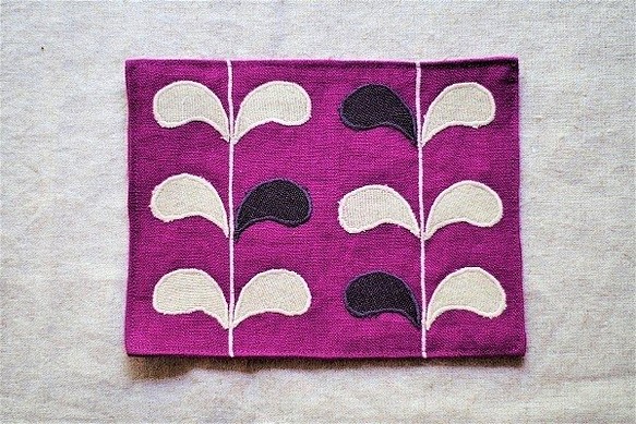 カフェマット紅紫色　ツタの葉 1枚目の画像