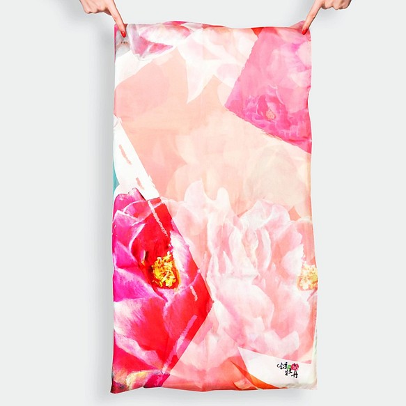 艷露凝香-時尚藝術精品蠶絲絲巾 第1張的照片