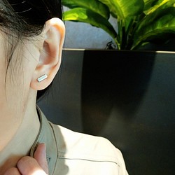 staple a earring_訂書針a耳環 mittag 925銀 限量 設計師手做 附品牌包裝 超取免運 第1張的照片