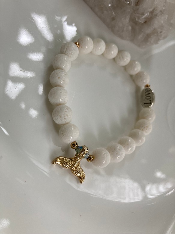 天然石数珠ブレス 白珊瑚&ホエールテールチャーム&LOVE ブレスレット