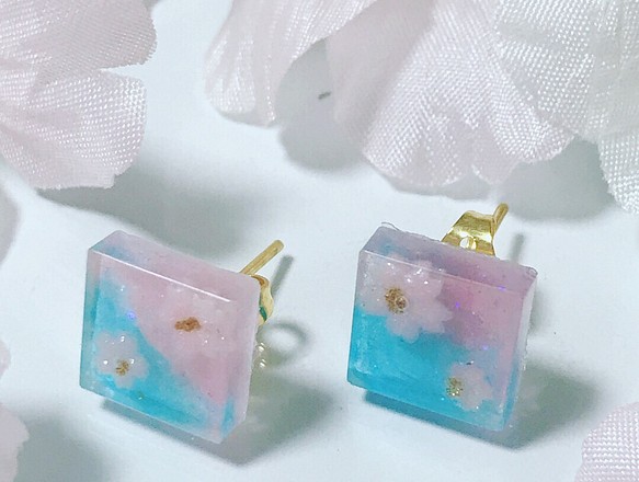 【樹脂】桜ピアスorイヤリング〜青空と桜〜 1枚目の画像