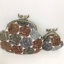 刺繍シリーズ  pjc 「モネの薔薇」茶系色 ポーチセット  「Creema限定」 送料無料 1枚目の画像