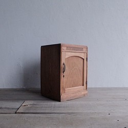 【アンティーク・リメイク家具】小さな道具箱 1枚目の画像