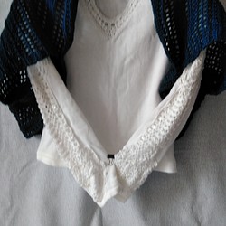 藍色のしなやかリネン糸のボレロ(手編み) 1枚目の画像