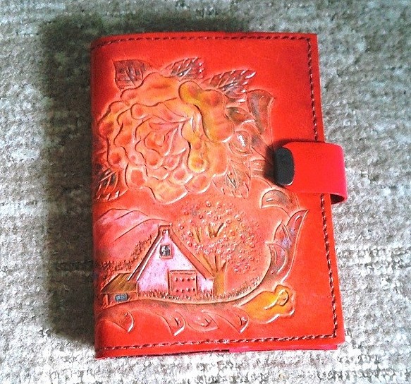 牛革製ノートカバー（カービング、赤系染色）　送料無料 1枚目の画像