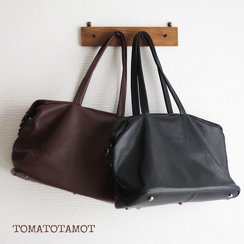 本革 ソフトレザーのくったりボストンバッグ 底鋲付き B 136 ボストンバッグ Tomatotamot トマトタモット 通販 Creema クリーマ ハンドメイド 手作り クラフト作品の販売サイト