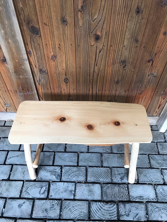 木製の長椅子 国産吉野ひのき NO.3 無垢材　ベンチ　節有り　 1枚目の画像