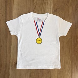 ⚫︎オーダー⚫︎だまし絵メダル名入れTシャツ 1枚目の画像