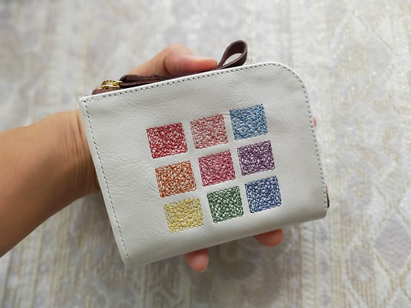 刺繍革財布 『Switch！』牛革（二つ折り財布）ホワイト | monsterdog