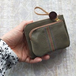 刺繍革財布 『虹色ステッチ』 カーキGreen(牛革) 二つ折りミニ財布 1枚目の画像