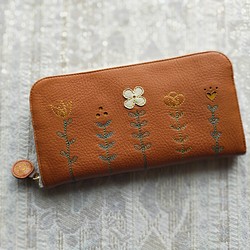 刺繡皮革錢包“ LIFE”駱駝×黃色（牛皮）圓形拉鍊式 第1張的照片