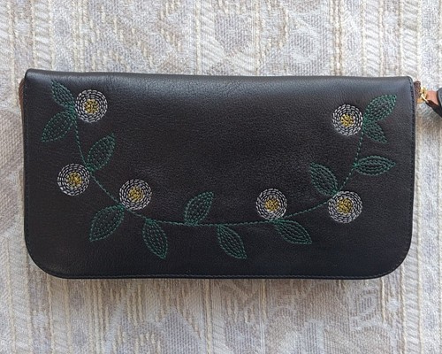 刺繍革財布『花かざり』牛革（ラウンドファスナー型）BLACK×Green