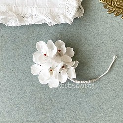 フランスの古い布花・白いお花 1枚目の画像
