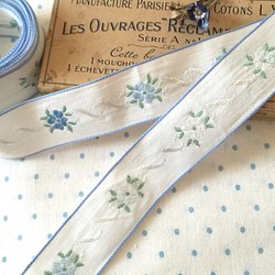 ☆再入荷です☆フランスのヴィンテージ刺繍リボン・水色のグラデーションお花50cm 1枚目の画像