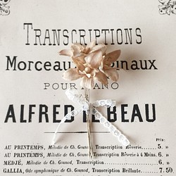 フランスの古い布花ブーケ・ベージュ 1枚目の画像