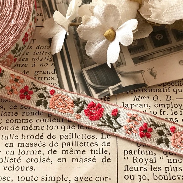フランスのヴィンテージ刺繍リボン・ピンクと赤色のお花 50cm 1枚目の画像