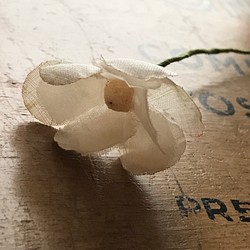 フランスの古い布花・白いお花 1枚目の画像