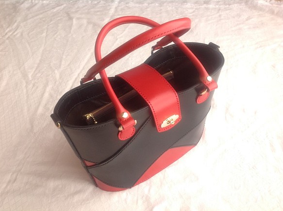 ［受注制作］ヌメ革製トートバッグ（赤&黒色・その他選択可） 1枚目の画像