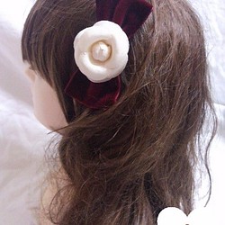 大人可愛い 秋冬ベルベットリボン カメリア カチューシャ ２色 ヘアアクセサリー Melodypink 通販 Creema クリーマ ハンドメイド 手作り クラフト作品の販売サイト