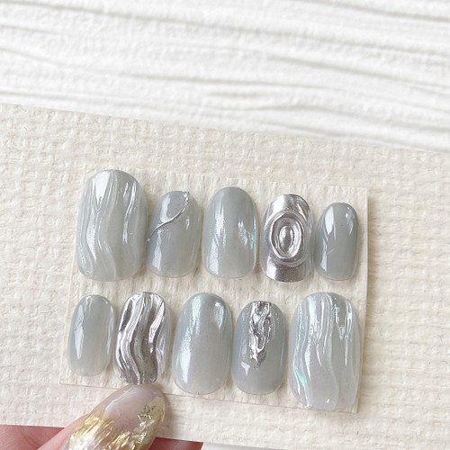 くすみブルー うねうね ミラーネイル ニュアンスネイル 成人式 前撮り ネイルチップ ネイルシール S Nail プロフィール必読 通販 Creema クリーマ ハンドメイド 手作り クラフト作品の販売サイト