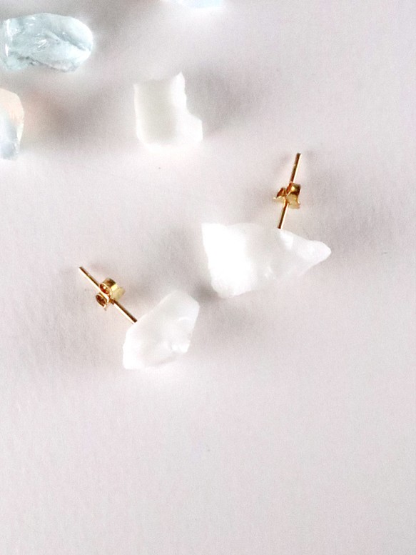 STAR STONE - WHITE 水晶玻璃耳環 Raw crystal glass stud earrings 第1張的照片
