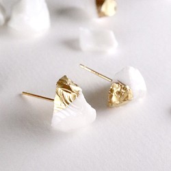 STAR STONE - WHITE+GOLD 水晶玻璃耳環 Raw glass stud earrings 第1張的照片