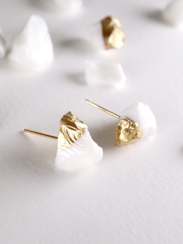 STAR STONE - WHITE+GOLD 水晶玻璃耳環 Raw glass stud earrings 第1張的照片