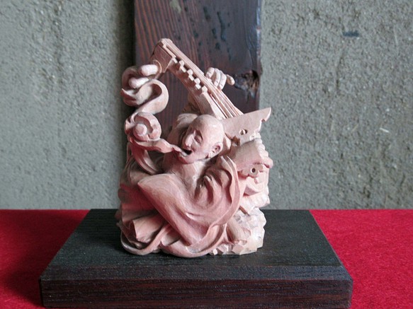 木彫りの琵琶法師(手のひらサイズ) 1枚目の画像