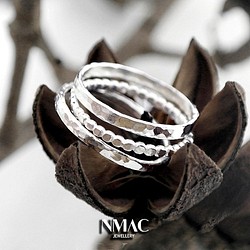 Set 3 Sterling Silver Textured Dotted Skinny Stacking Rings 1枚目の画像