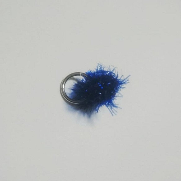 ボディピアス14G、16G/糸巻きセグメントリング(青モールタイプ) 1枚目の画像