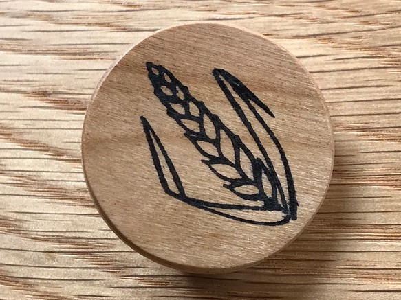 麦の穂の木製ブローチ 1枚目の画像