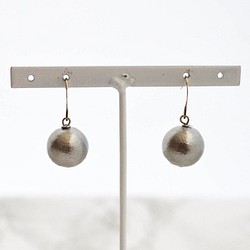 Silver925 Gray Cotton Pearl Pierces/Earrings(1.2cm) 第1張的照片