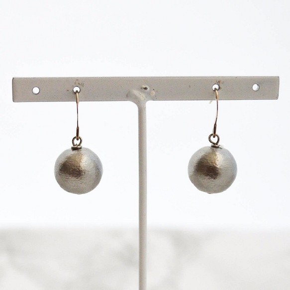 Silver925 Gray Cotton Pearl Pierces/Earrings(1.2cm) 第1張的照片