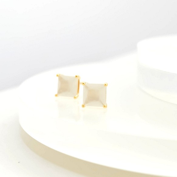 Faceted Cut Square Glass Pierces(white smoke) 第1張的照片