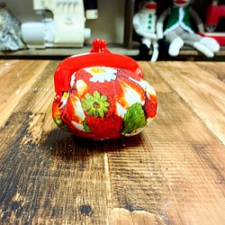 【手作りキット】プラフレームがま口小サイズ丸型　いちご柄×赤口金 1枚目の画像