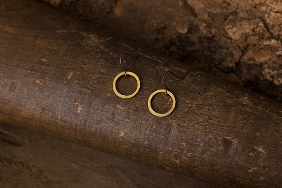 Circular 迴圈 短鉤 黃銅耳環 第1張的照片