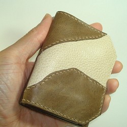 コンパクト三つ折りレザー財布 1枚目の画像