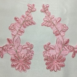 オーガンジー銀ラメコード刺繍モチーフ　ピンク　1対(左右対称柄）のセット (803) 1枚目の画像