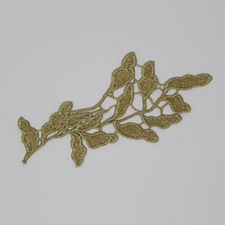 ケミカルレースモチーフ 葉っぱ 金糸 2枚 (MLFA41GLBA00) 1枚目の画像