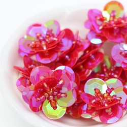 スパンコールとビーズのお花モチーフ小 　オーロラ赤　10個のセット(804) 1枚目の画像