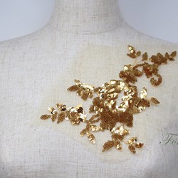 チュールスパンコール刺繍モチーフ 1枚 花 フラワー  金色 ゴールド (MFLB12GLJJSP) 1枚目の画像