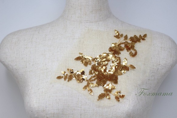 チュールスパンコール刺繍モチーフ 1枚 花 フラワー  金色 ゴールド (MFLB12GLJJSP) 1枚目の画像