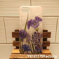 紫の花(コーンフラワーブルーを添えて)／ スマホケース(和紙＋‪α‬) 1枚目の画像
