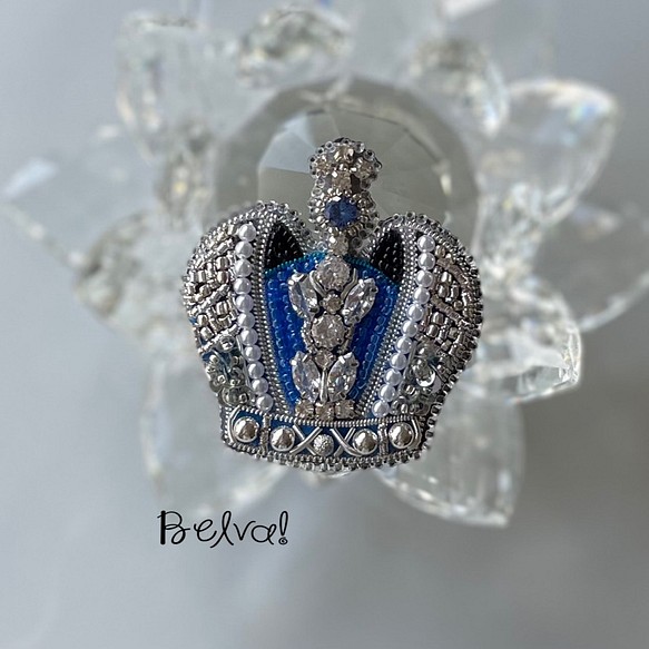 ビーズ刺繍のブローチ -王冠 crown blue- ブローチ Belva! 通販