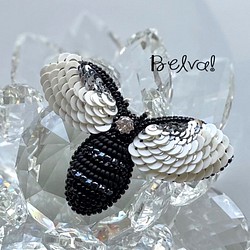 ビーズ刺繍ブローチ　-蜂(ブラック＆シルバー)- 1枚目の画像