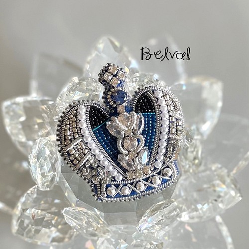 ビーズ刺繍のブローチ -王冠 crown blue- ブローチ Belva! 通販