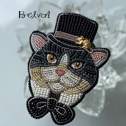 ビーズ刺繍のブローチ兼キーホルダー　-紳士的なネコ- 1枚目の画像