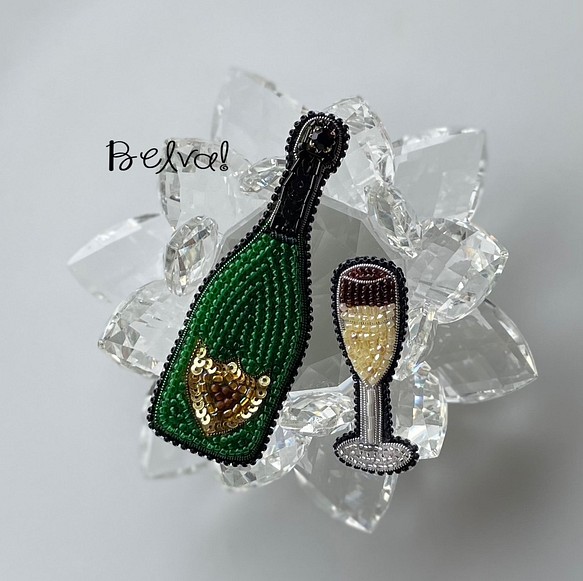 ビーズ刺繍のブローチ　-シャンパンボトル&グラス- 1枚目の画像