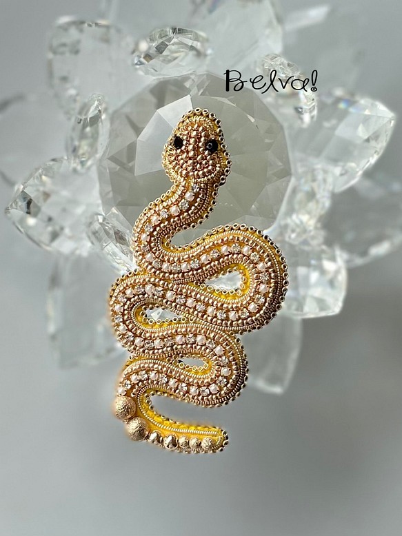 ビーズ刺繍のブローチ -金蛇 gold snake- ブローチ Belva! 通販