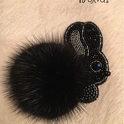 ビーズ刺繍 -黒うさぎ- 1枚目の画像